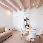 Eleia Domos - Mirea Homes 아파트